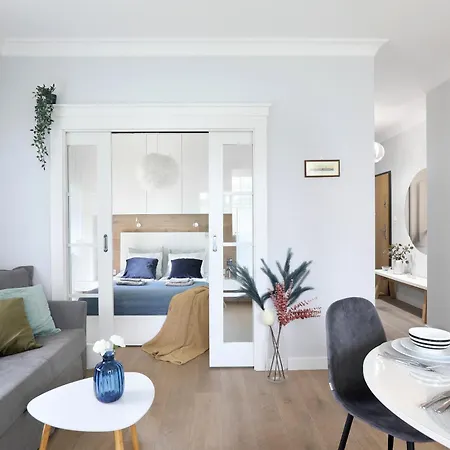Classy 2-room With Private Garden And Air Conditioning- Old Town Apartment *