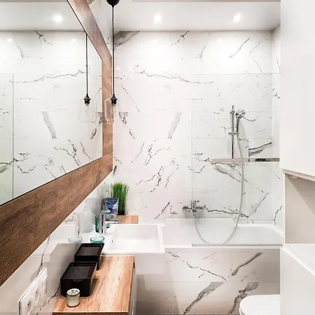 Classy 2-room With Private Garden And Air Conditioning- Old Town Apartment
