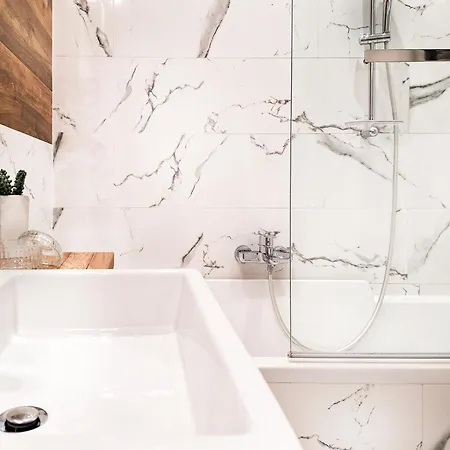 Classy 2-room With Private Garden And Air Conditioning- Old Town *