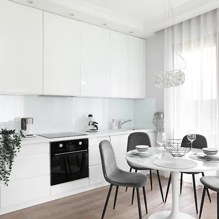 Lägenhet Classy 2-room With Private Garden And Air Conditioning- Old Town