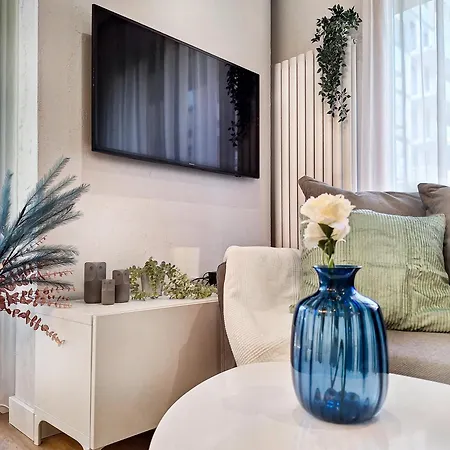 Classy 2-room With Private Garden And Air Conditioning- Old Town كراكوفيا